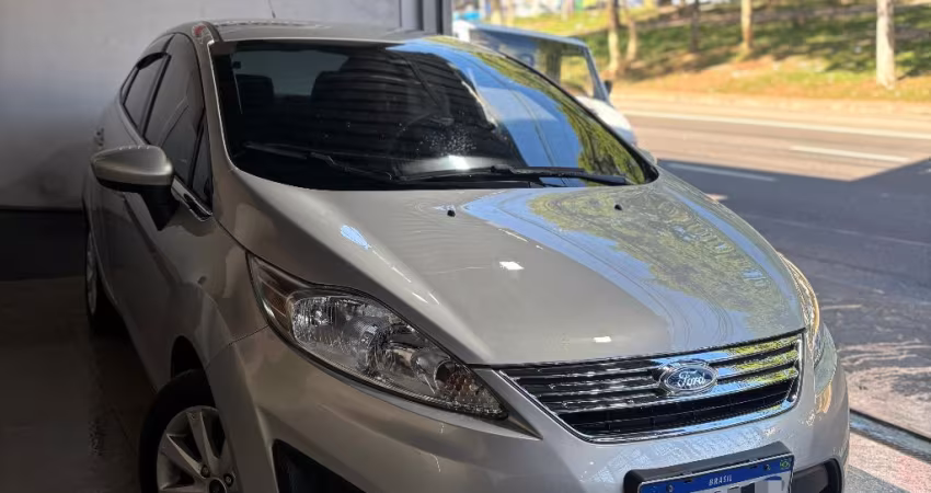 FORD FIESTA SE 1.6 2013 MUITO CONSERVADO BAIXO KM 