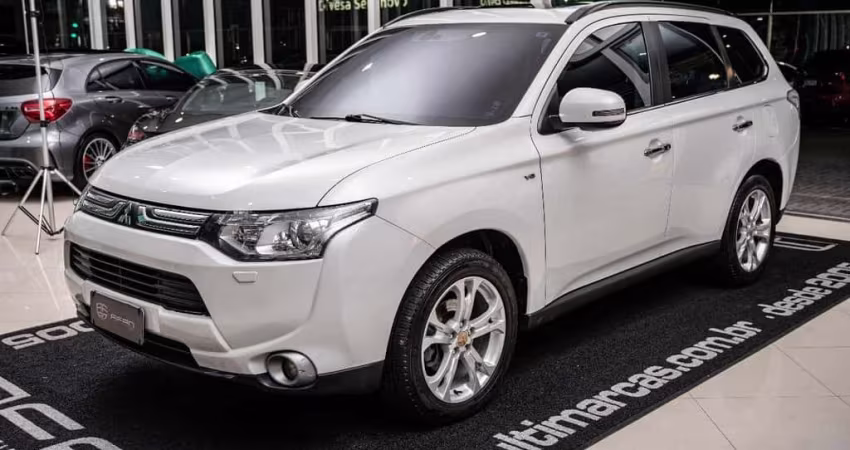 MITSUBISHI OUTLANDER GT 3.0 240CV AWD C/TETO AUT./ 2015