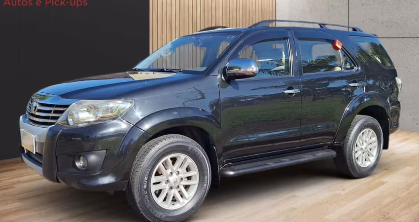 Toyota Hilux SW4 SR 4x2 2.7 Flex 16V Aut.  - Preta - 2012/2013