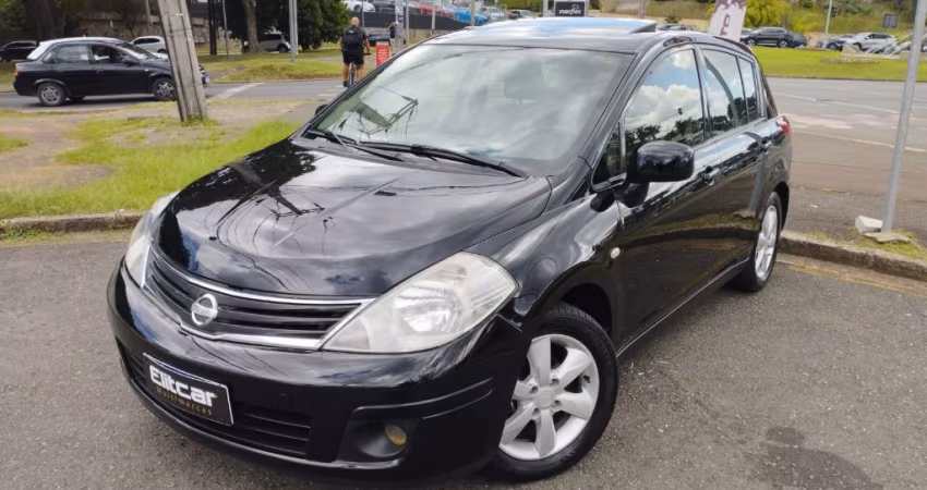 Nissan TIIDA SL 1.8 HATCH com Teto Solar - 2011
