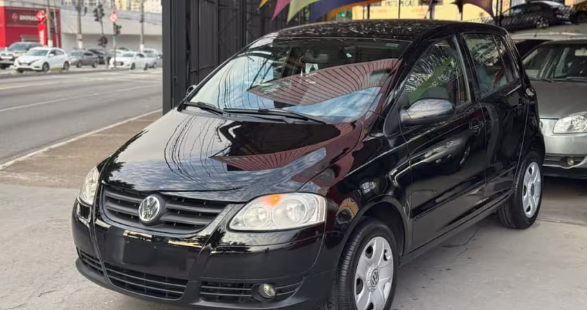 Volkswagen Fox Plus 1.6Mi/ 1.6Mi Total Flex 8V 4p  - Preta - 2009/2010