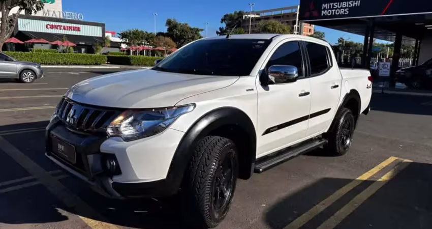 Mitsubishi L200 TRITON 2.4 16V TURBO DIESEL OUTDOOR HPE-S CD 4X4 AUTOMÁTICO