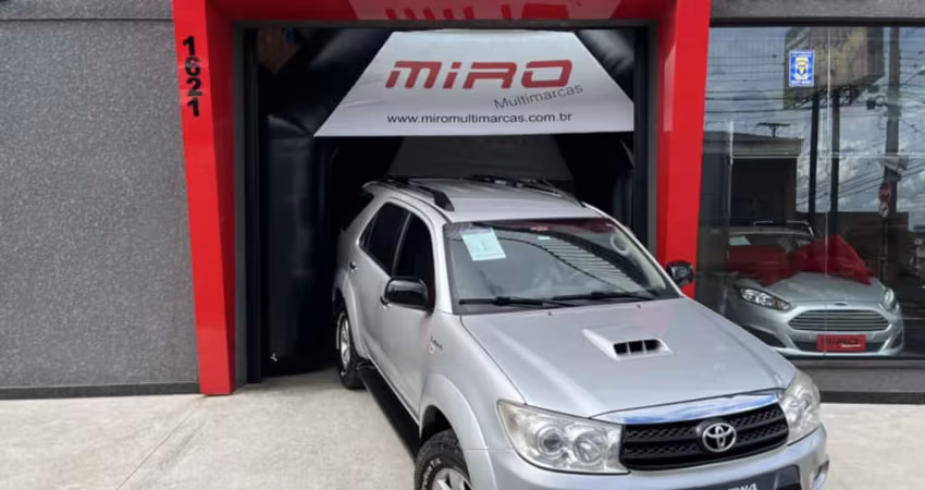 Toyota HILUX SW4 3.0 SRV 4X4 7 LUGARES 16V TURBO INTERCOOLER DIESEL 4P AUTOMÁTICO