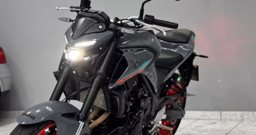 A Yamaha MT é uma naked, ela se destaca pela sua leveza e agilidade ótimo para tráfico urbano contri