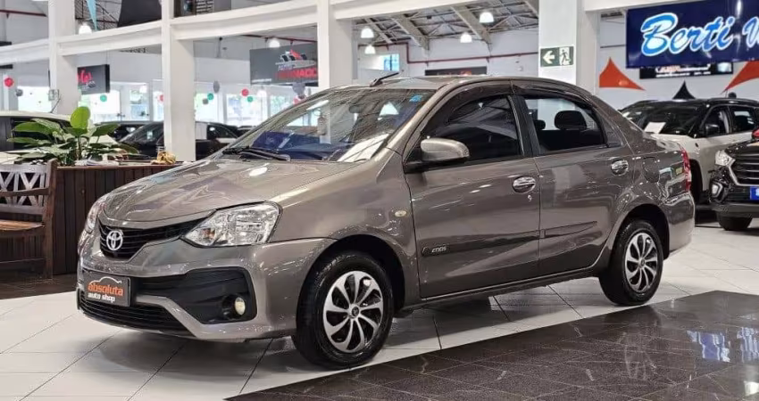 Toyota Etios SD XS 15 AT - Cinza - 2017/2018