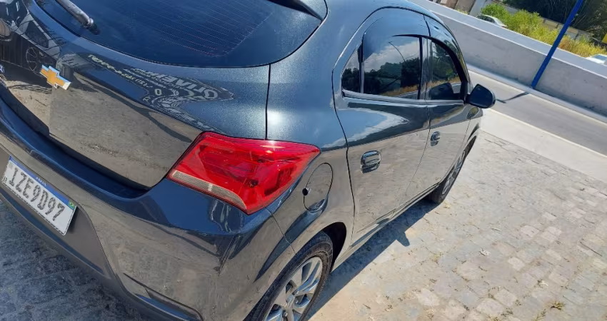 Onix 1.4 LT