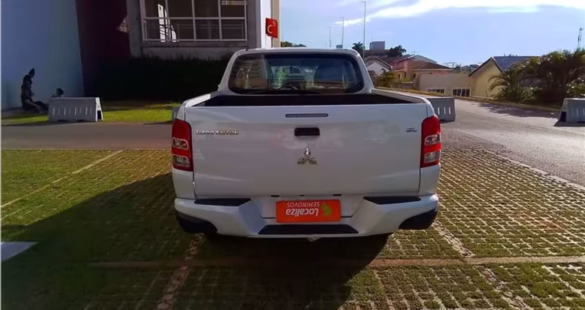 Mitsubishi L200 triton 2023 2.4 16v turbo diesel gl cd 4x4 manual