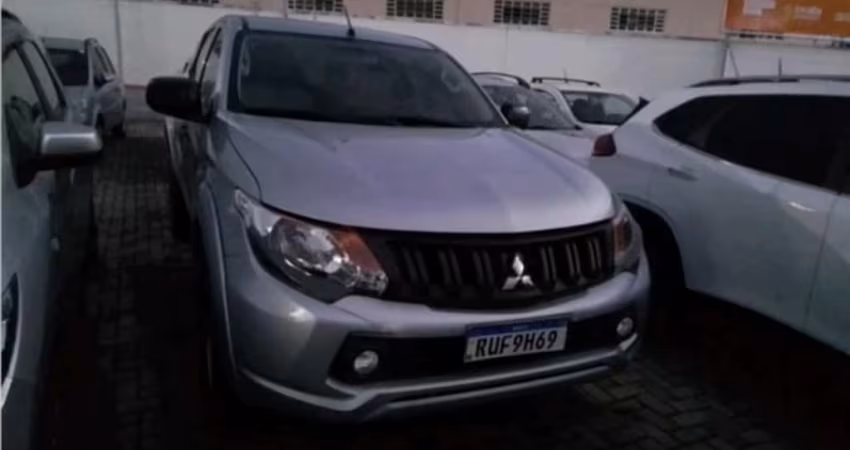 Mitsubishi L200 triton 2023 2.4 16v turbo diesel gl cd 4x4 manual