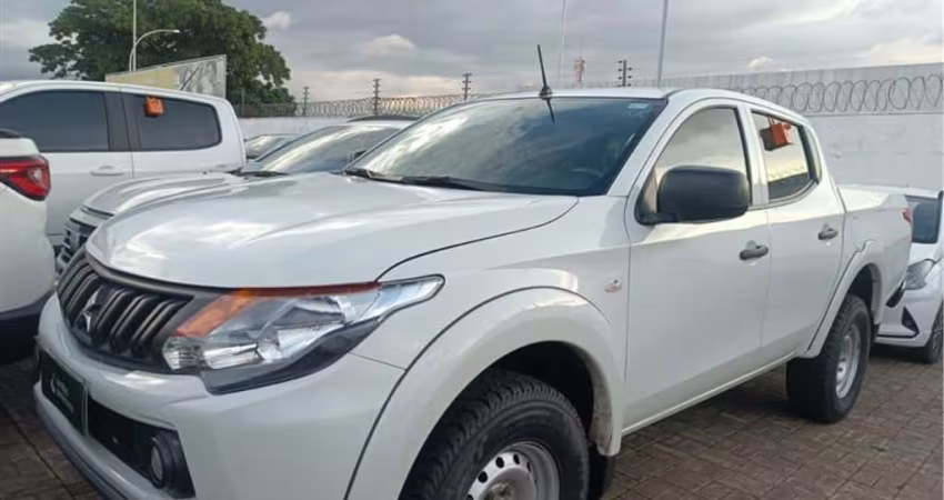 Mitsubishi L200 triton 2023 2.4 16v turbo diesel outdoor glx cd 4x4 manual