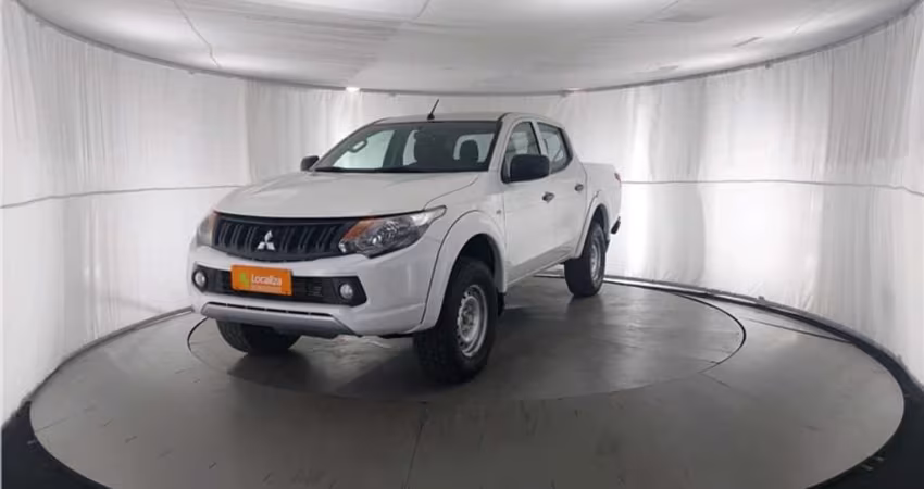 Mitsubishi L200 triton 2023 2.4 16v turbo diesel gl cd 4x4 manual