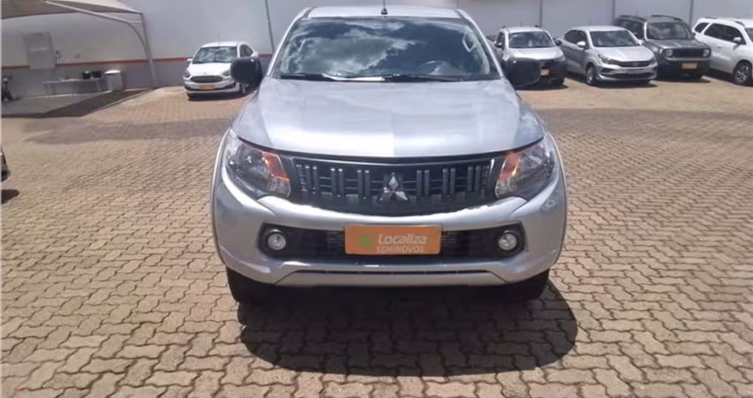 Mitsubishi L200 triton 2023 2.4 16v turbo diesel gl cd 4x4 manual