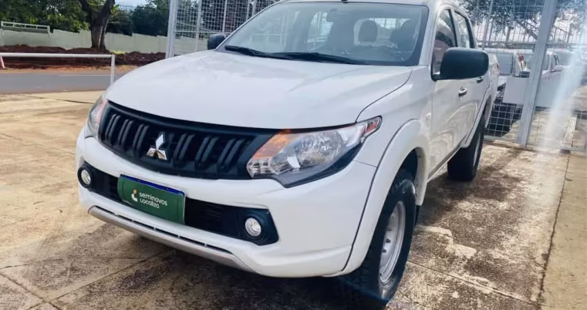Mitsubishi L200 triton 2023 2.4 16v turbo diesel gl cd 4x4 manual