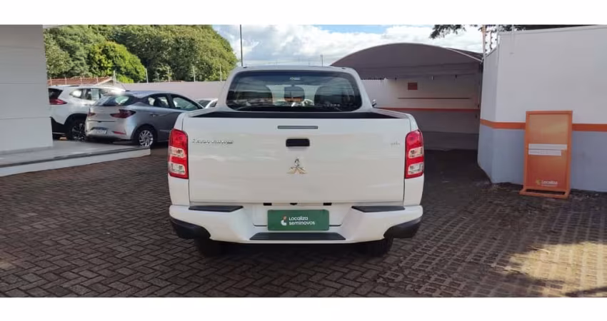 Mitsubishi L200 triton 2023 2.4 16v turbo diesel gl cd 4x4 manual