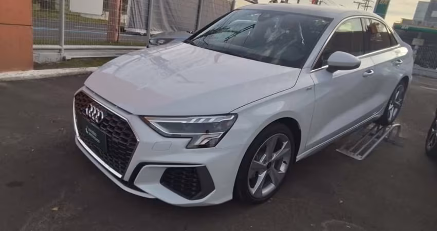 Audi A3 2024 2.0 40 tfsi mhev sedan s line s-tronic