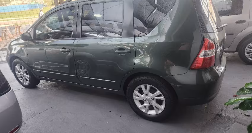 Livinia completa 1.8 automática 