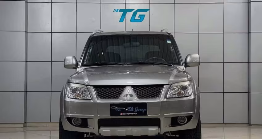 Mitsubishi Pajero TR4 2.0 4X2 16V 140CV FLEX 4P AUTOMÁTICO - Prata - 2012/2013