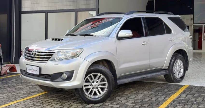 TOYOTA HILUX SW4 3.0 SRV 4X4 16V TURBO INTERCOOLER DIESEL 4P AUTOMÁTICO
