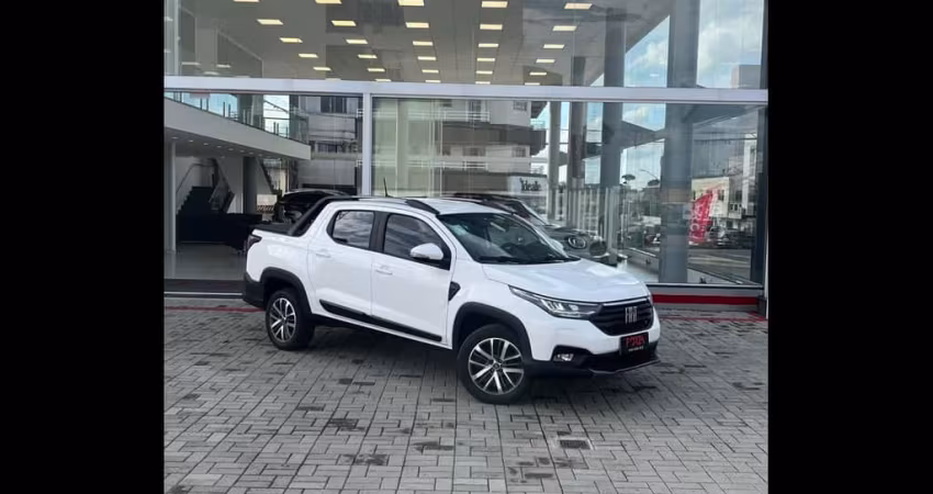 Fiat Strada Volcano 1.3 Flex 8V CD  - Branca - 2020/2021