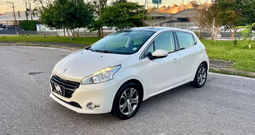 Peugeot 208 Griffe 1.6 Flex 16V 5p Aut.  - Branca - 2014/2015
