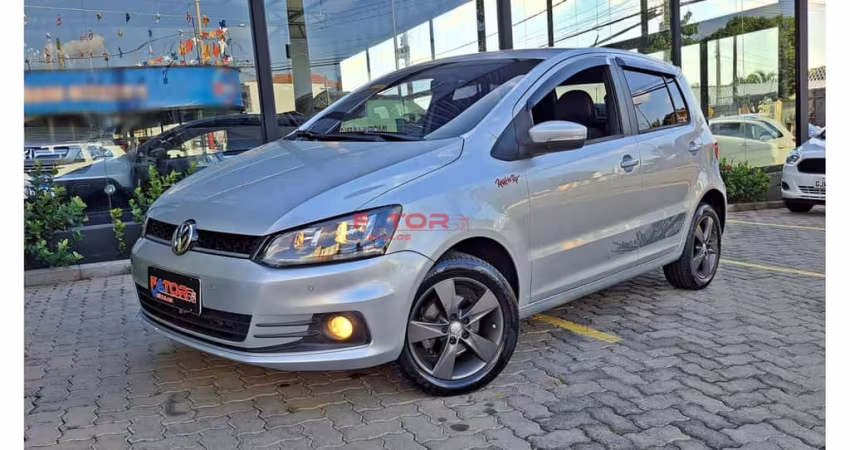 Volkswagen Fox Rock in Rio 1.6 Mi Total Flex 8V 5p  - Prata - 2015/2016