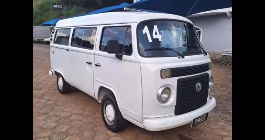 VOLKSWAGEN KOMBI STANDARD 4P 2014