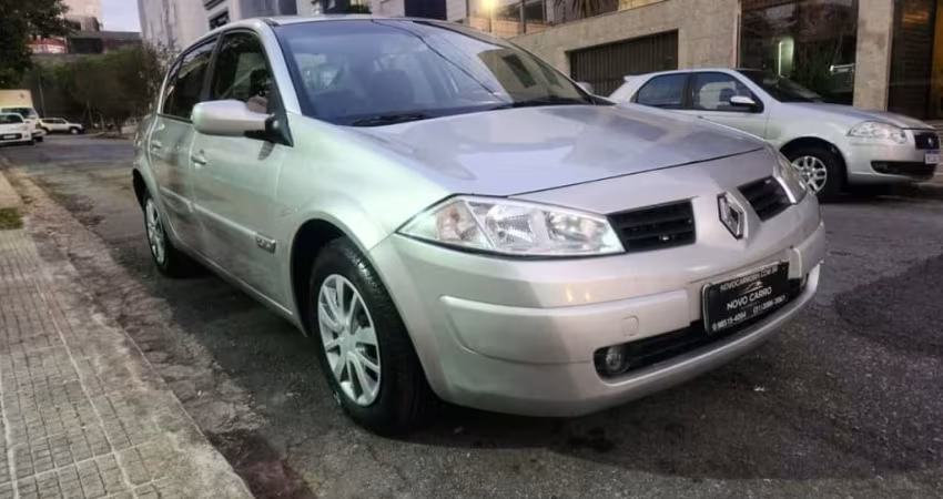 Renault Megane 2011 2.0 dynamique sedan 16v gasolina 4p automático