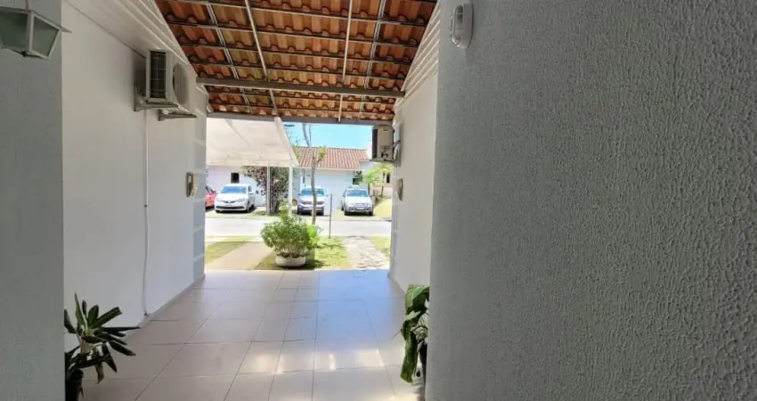 Casa em condomínio fechado com 3 quartos à venda na Avenida Paulo Roberto Vidal, Bela Vista, Palhoça