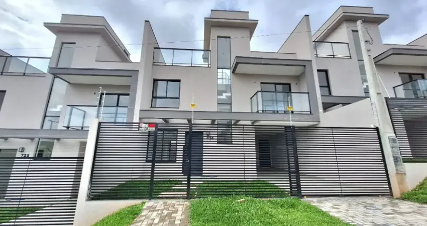 Belíssimo sobrado novo no abranches com arquitetura contemporânea e materiais de primeira.