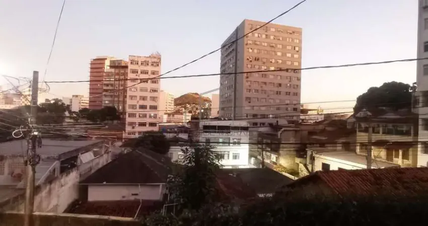 Excelente casa 4 quartos + 2 kitnets uma excelente varanda com uma bela vista para o parque Moscoso