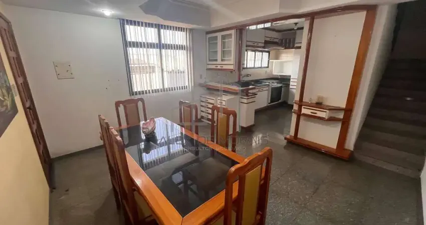 Maravilhosa casa triplex no bairro De Lurdes, com 4 quartos sendo uma suíte, área de lazer e jardim