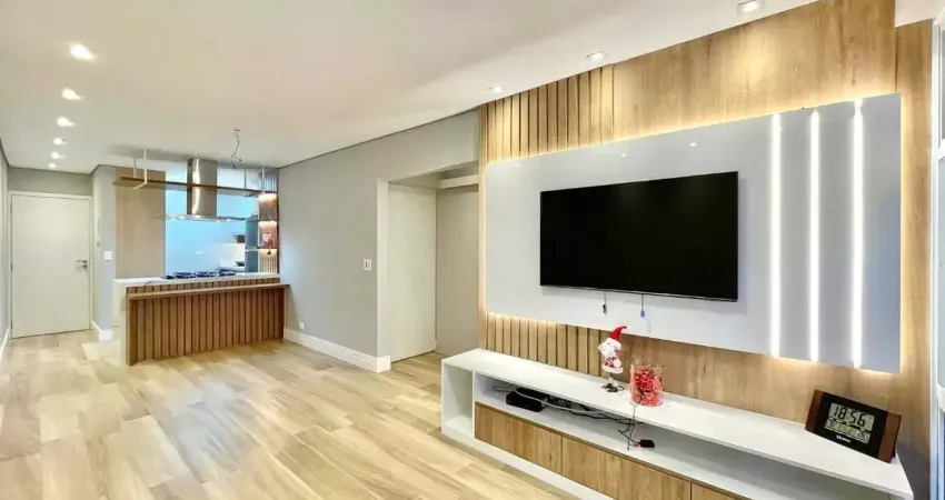 Apartamento com 2 quartos, todo reformado à venda no guarujá, praia da enseada.