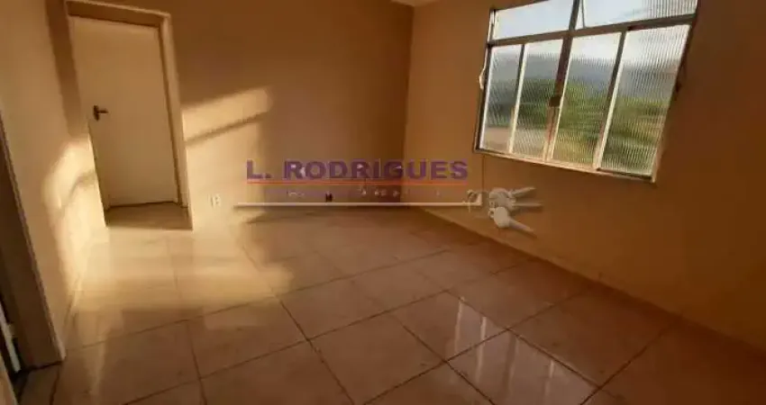 Apartamento com 2 quartos para alugar na Rua Caetano da Silva, Cascadura, Rio de Janeiro