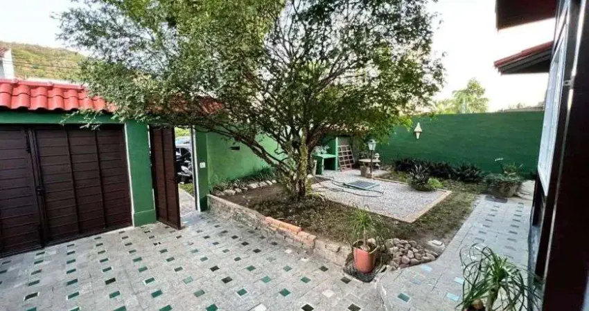 Condomínio eldorado - super aconchegante casa parecendo estar na serra.