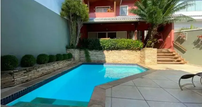 Lindíssima casa e  super aconchegante em condomínio encantador