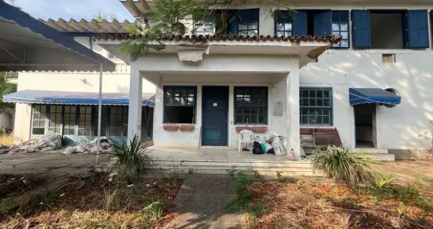 Comercial ou residencial - ampla casa com super terreno livre - para comercial