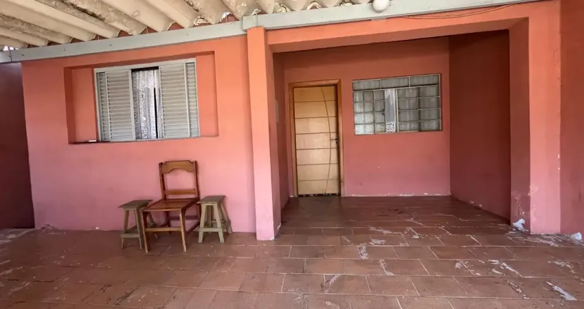 Casa térrea a venda com excelente localização, com 3 dorms em itu