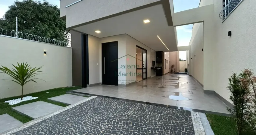 Linda casa na 409 sul com 3 suítes plenas, sendo uma com closet + área gourmet c/ piscina