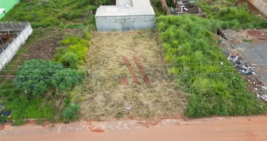 Residencial maria monteiro - lote a venda na avenida clarisse maria monteiro com 240m² já com poço e muro de arrimo