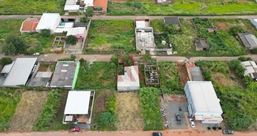 Residencial Maria Monteiro - Lote a Venda na Avenida Clarisse Maria Monteiro com 240m² já com poço e muro de arrimo