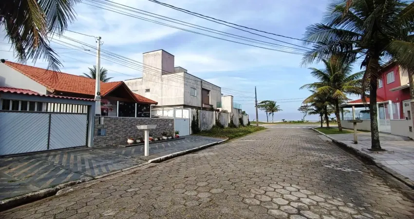 Casa com piscina a 40 metros do mar a venda em peruíbe litoral de sp