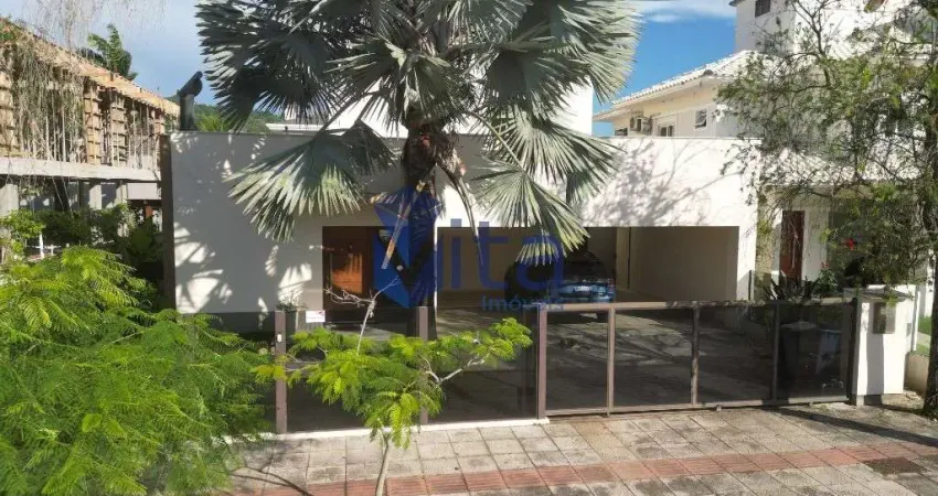Imperdível Casa de Luxo com 5 Quartos e 4 Suítes na Cachoeira do Bom Jesus, Florianópolis-SC - 291m² - 2 Vagas