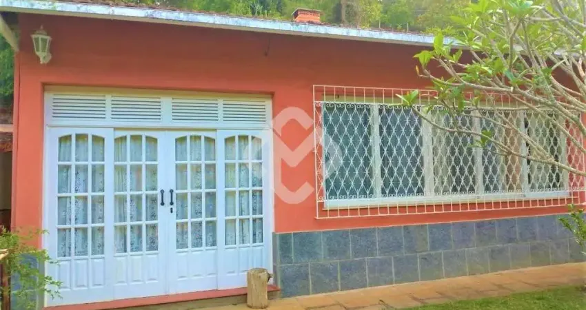Casa em condomínio com 3 quartos e casa de caseiro - teresópolis - rj