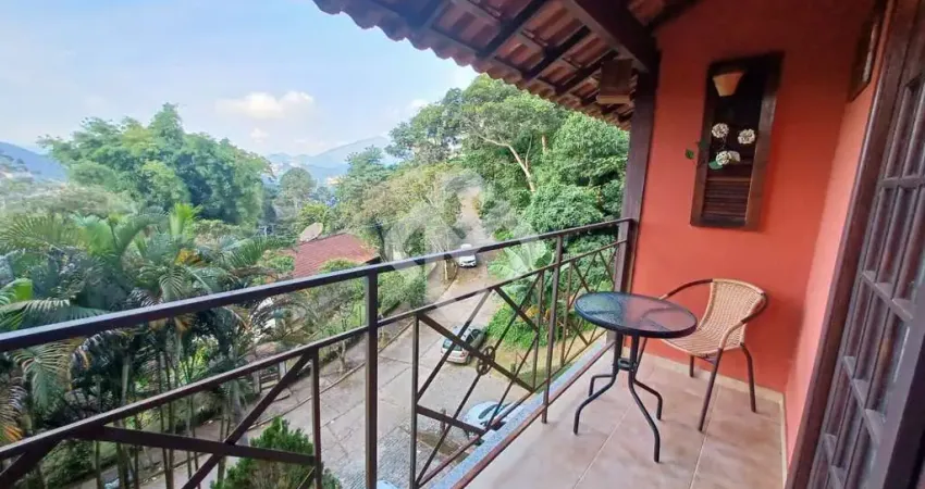 Casa em iucas com 2quartos + espaço extra no sótão. varanda com vista privilegiada
