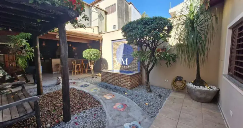 Casa a venda no vila augusta, 3 suítes, quintal com churrasqueira.