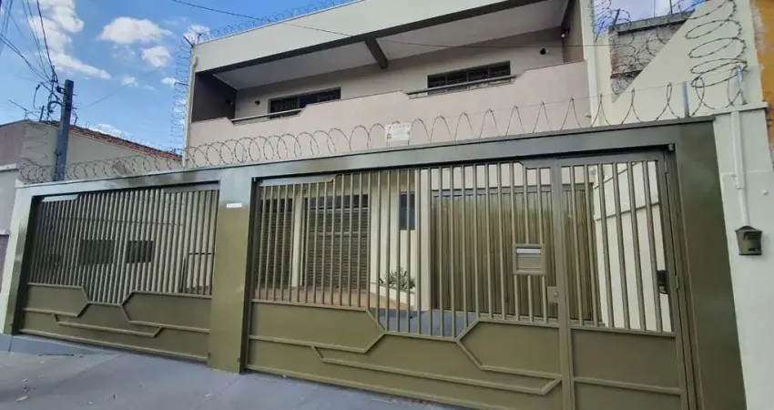 15 cômodo(s), 5 quartos(s), sendo 1 suítes(s), 3 banheiros(s), 3 vaga(s) de garagem, 220 m2 de área total, 314 m2 de área útil