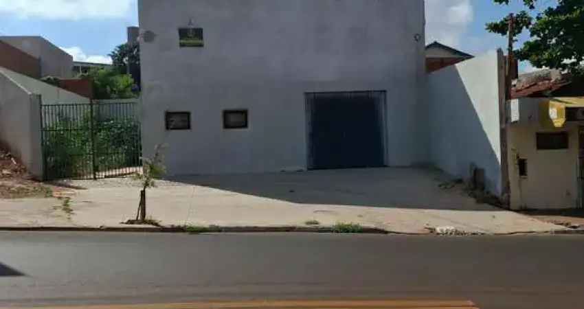 5 cômodo(s), 2 banheiros(s), 4 vaga(s) de garagem, 377.50 m2 de área total, 180.00 m2 de área útil