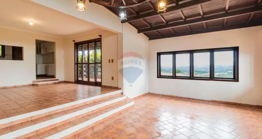 Sobrado no Condomínio Aldeia Suíça, na Cidade de Valinhos/SP