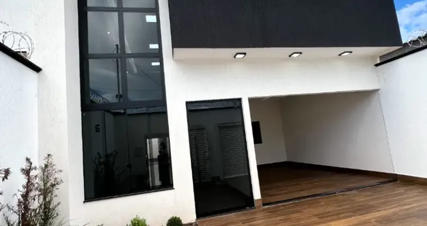 Casa com 3 quartos, sendo um suíte com closet - 3 banheiros - piscina aquecida - varanda gourmet com churrasqueira a carvão