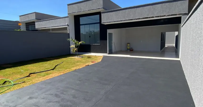 Casa 4 quartos, sendo 1 suíte, sozinha no lote, garagem coberta para 2 carros, trindade-go