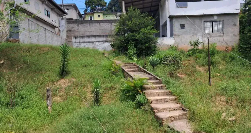2 Casas num terreno de 980m², para moradia e renda, em localização privilegiada!